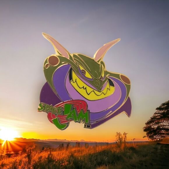 Space Jam Alien Villain Pin Wincraft Vintage 1996 Enameled Gold Tone Warner Bros - Picture 11 of 12